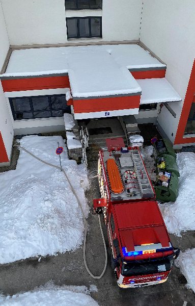 Brand in Mehrparteienhaus
